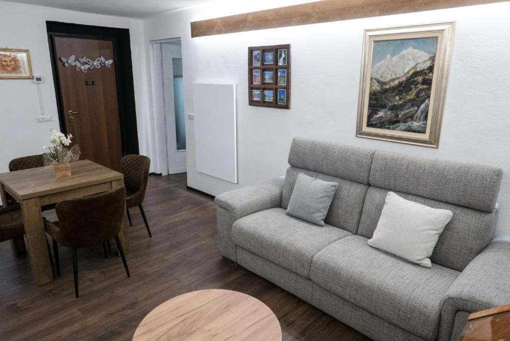 Appartement Casa Sofia à Aoste Extérieur photo